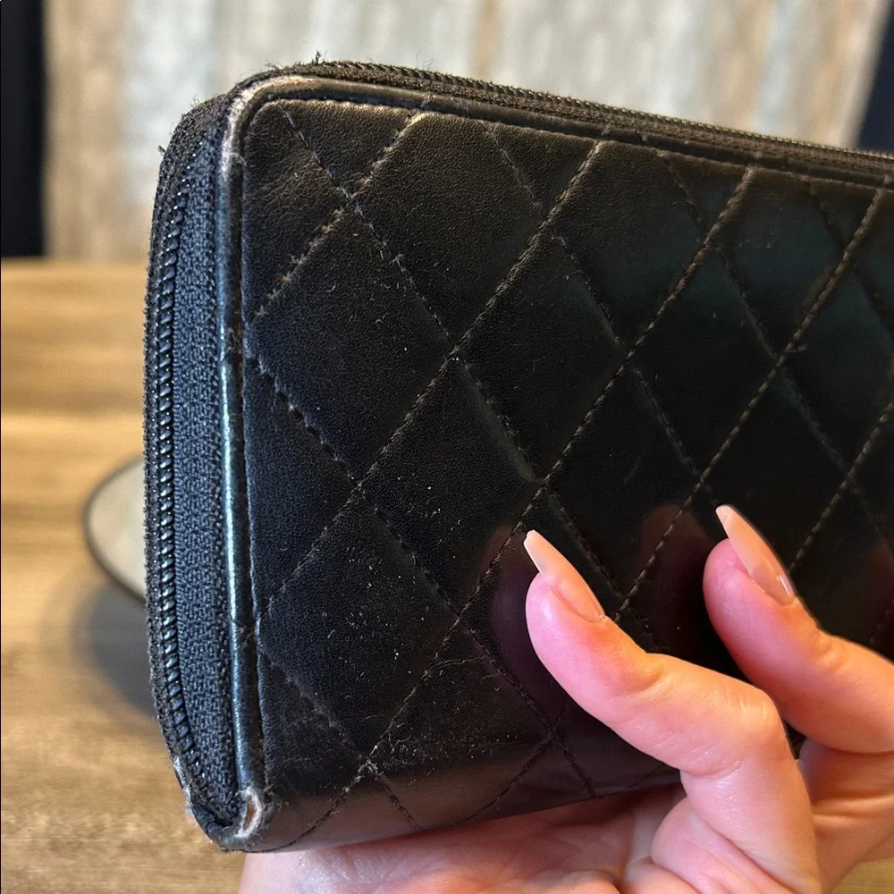 107. CHANEL Black Quilted Zipper Wallet-COA